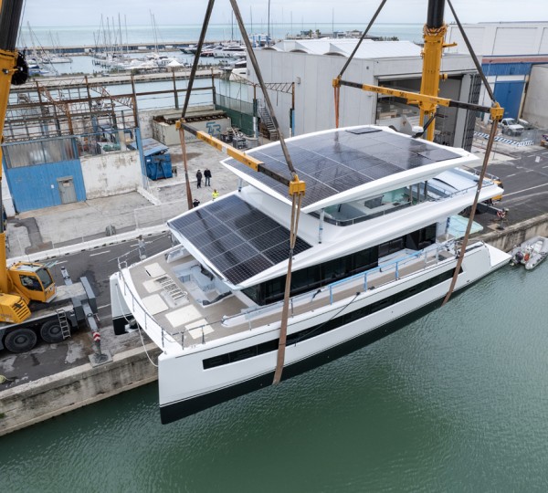 Superyacht SILENT 62