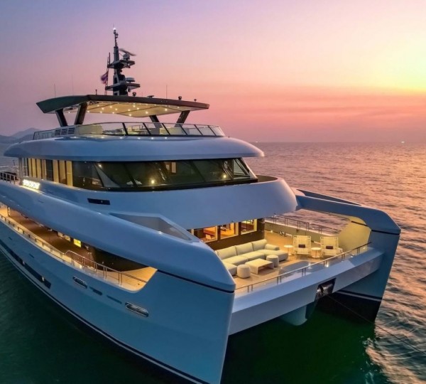 Superyacht SPACECAT