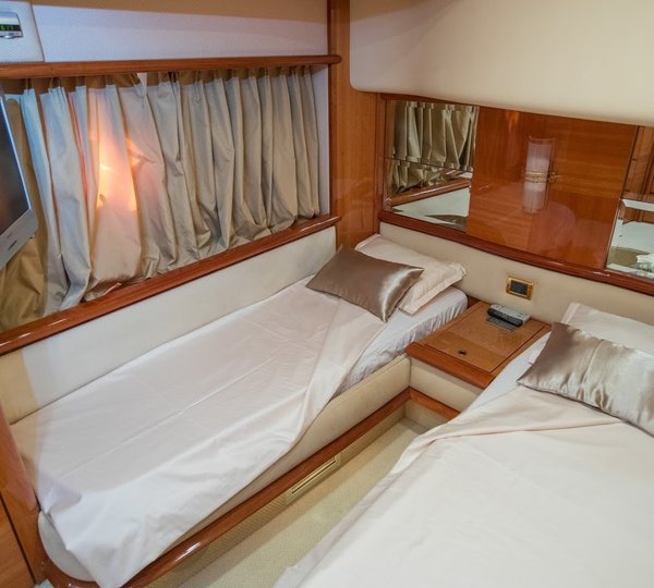 TAMARA L - Twin cabin