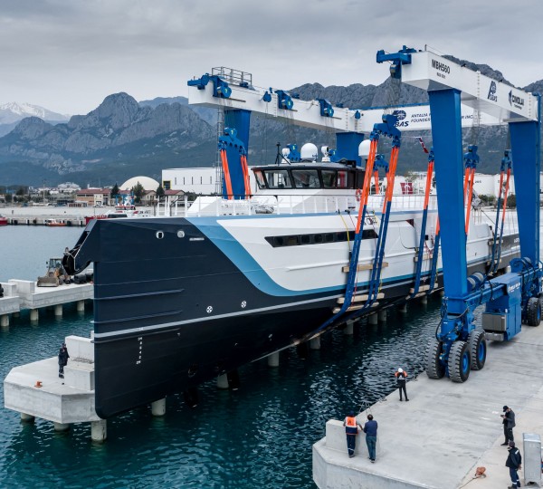 TIME OFF Yacht Support Built By Damen Yachting - Hitting Water