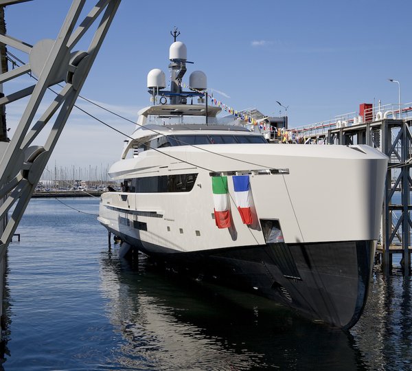 Tankoa S501 Hybrid On Water