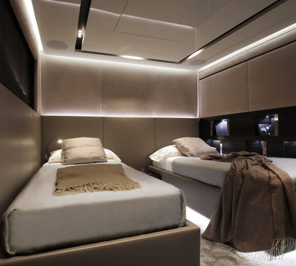 Tremenda Interior - Twin Cabin