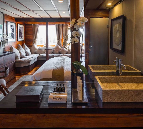 ULUWATU Grand Suite With Bathroom