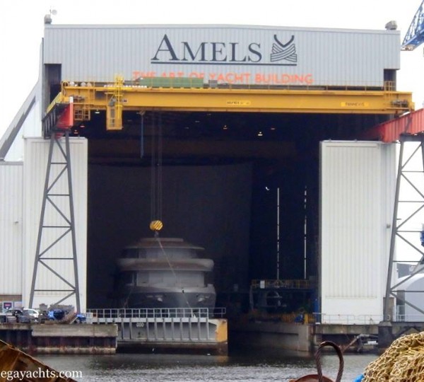 UNIVERSE -  Under Construction At Amels Limited Edition 242 YN24203