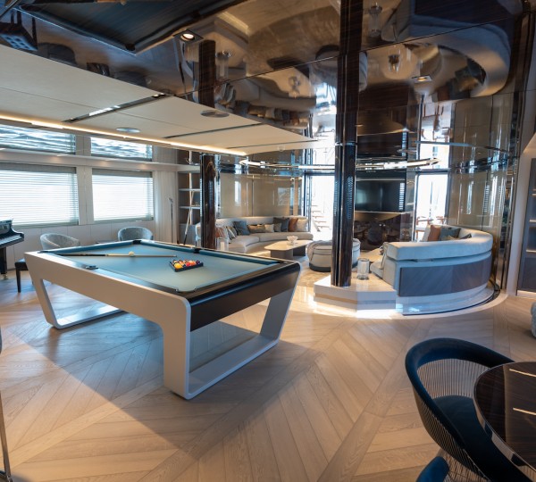 Upper Deck Skylounge