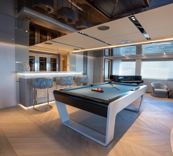 Upper Deck Skylounge 2