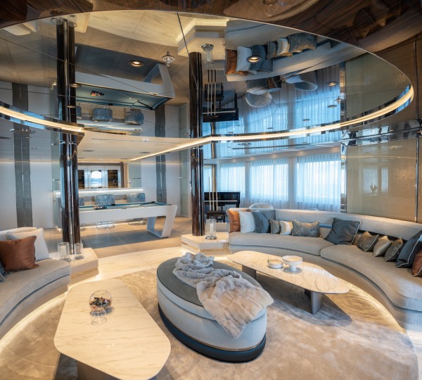 Upper Deck Skylounge