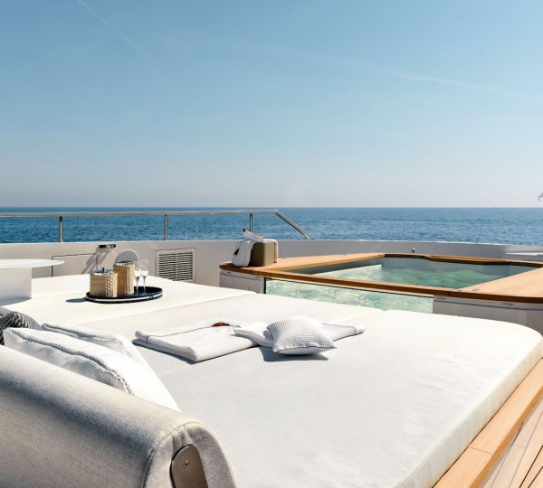 Upper Deck With Jacuzzi