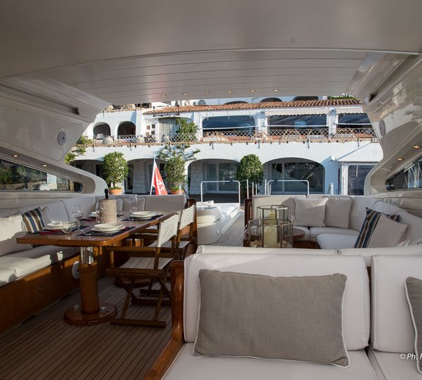 Upper Salon View Aft