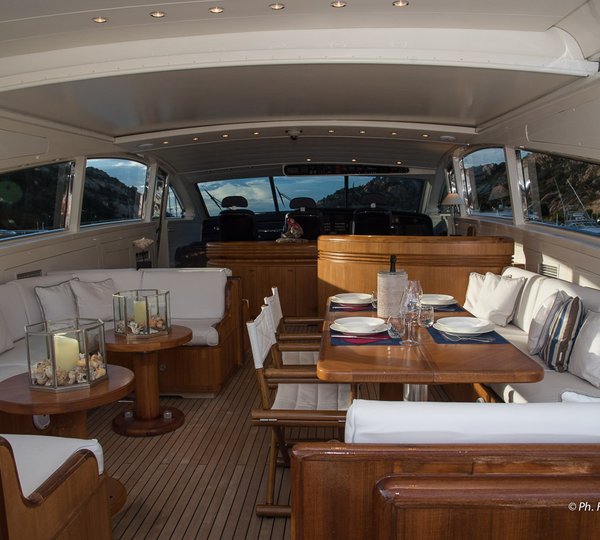 Upper Seating And Dining Main Deck