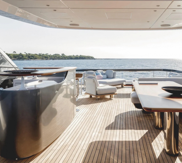 Upperdeck Dining With Mini Bar