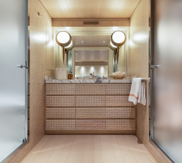 VIP Cabin - Bathroom