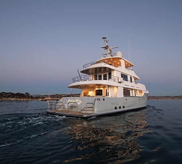 VIVIERAE II Super Yacht By Nordhavn Aft View