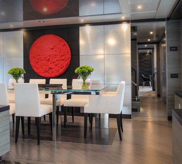 Vivace 125 MAIN DECK DINING