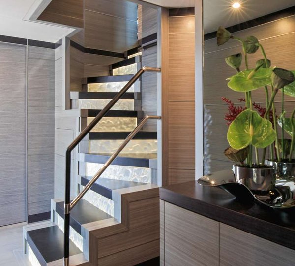 Vivace 125 MAIN DECK LOBBY