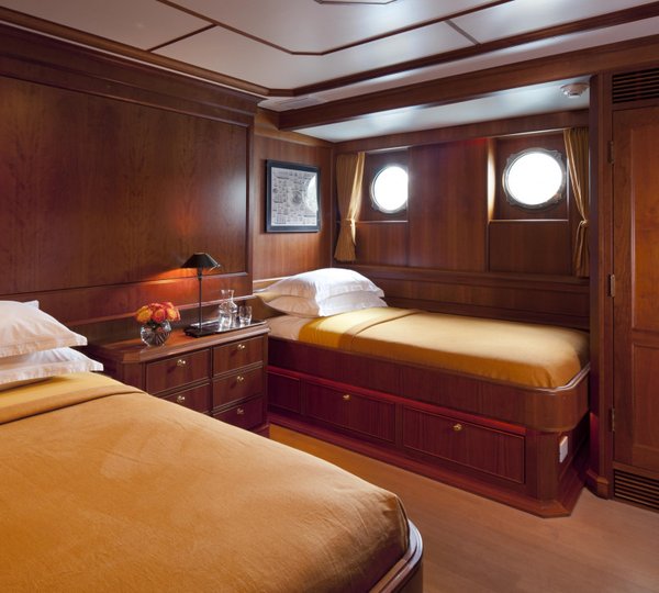 Vripack Yacht Pioneer Twin Cabin