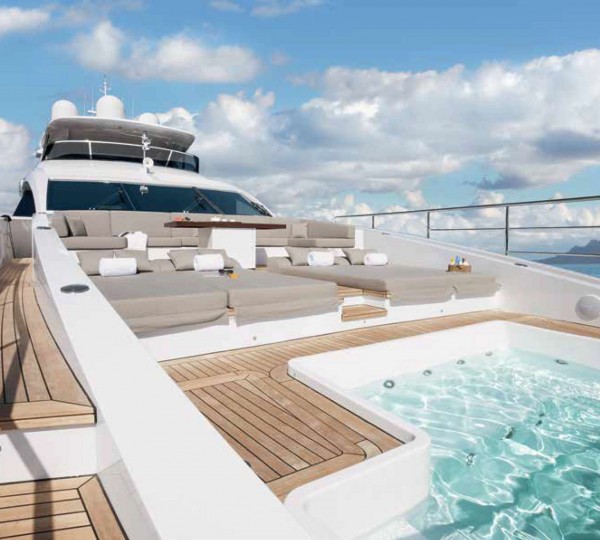 WILDCAT Exterior - Foredeck