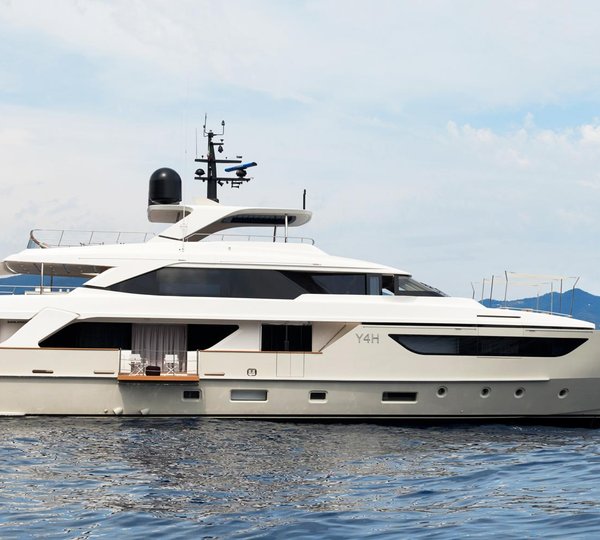 Y4H Superyacht