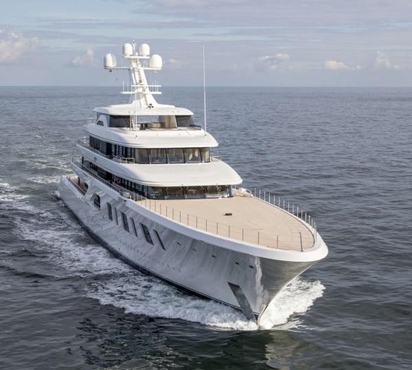 Yacht 92m  By Feadship - Underway At Sea
