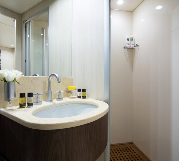 Yacht ACIONNA By San Lorenzo 12