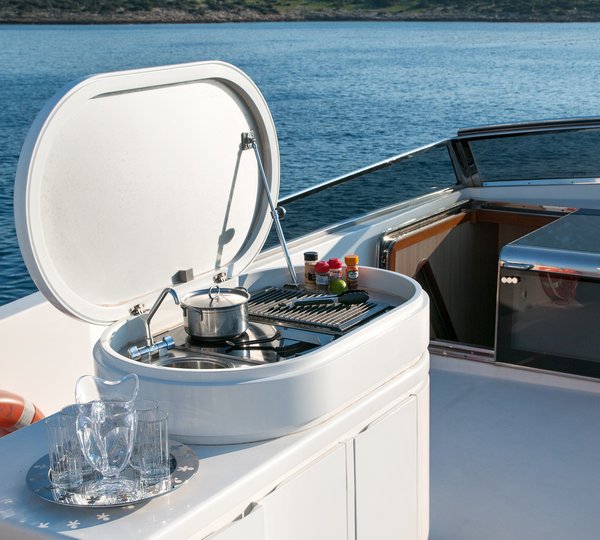 Yacht ACIONNA By San Lorenzo - Bbq