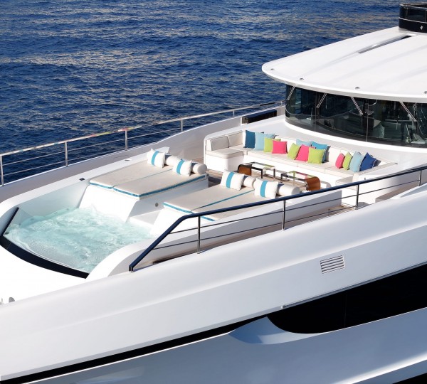 Yacht HALARA - Jacuzzi  ©YG
