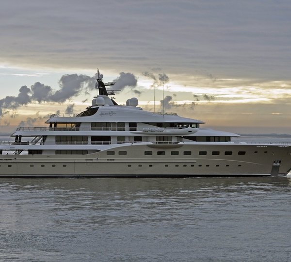 Yacht HERE COMES THE SUN Launched