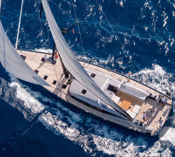 Yacht J Six - Sailing 