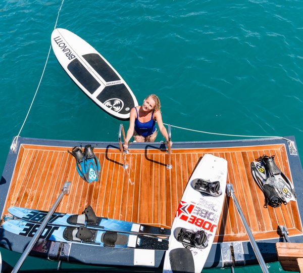 Yacht J Six - Watertoys