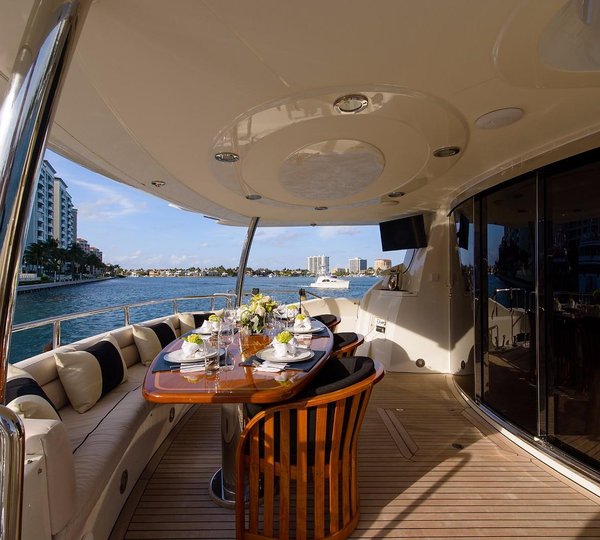 Yacht LEADING FEARLESSLY A Sunseeker 90 - Aft Deck