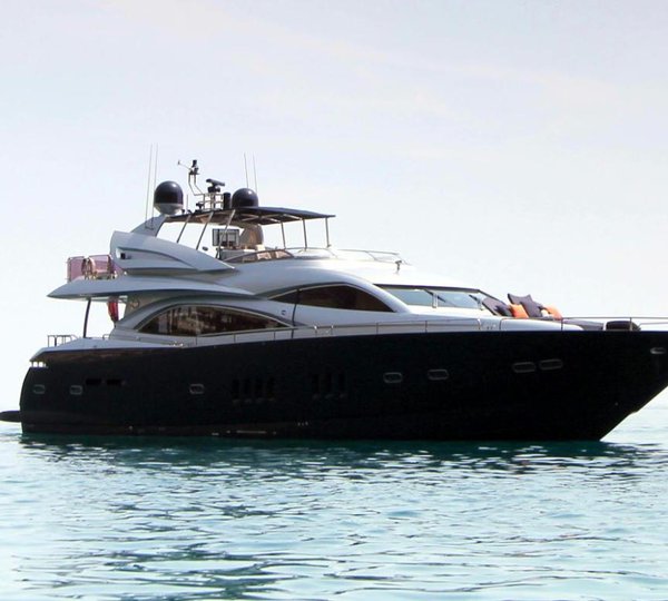 Yacht LEADING FEARLESSLY A Sunseeker 90 - Sistership GEORGINA Pictured