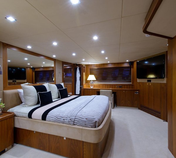 Yacht LEADING FEARLESSLY By Sunseeker