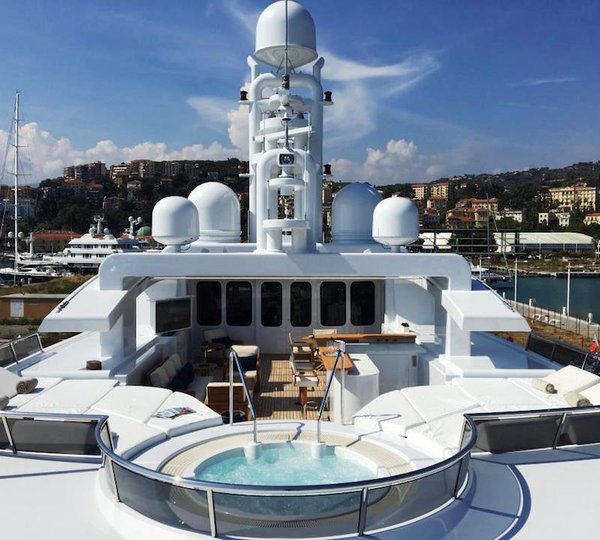 Yacht SAMADHI - Sundeck