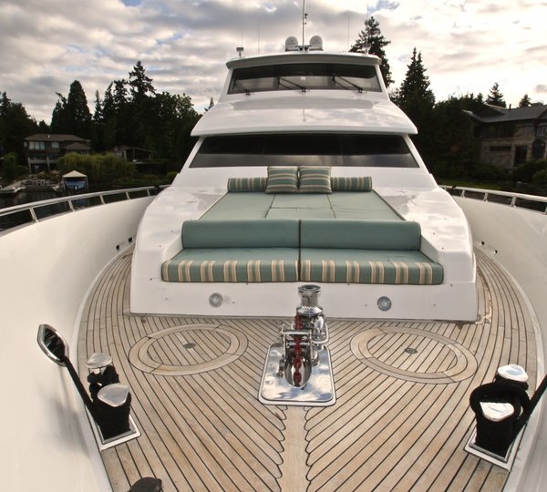 Yacht SEA YOU LATER Bow