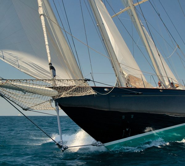 Yacht THIS IS US - Bow When Sailing