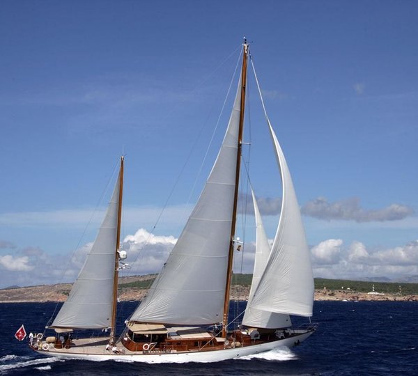 Yacht TIZIANA Sailing