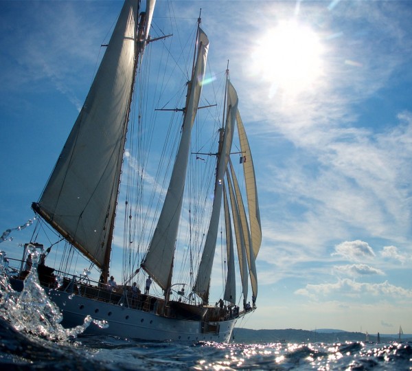 Yacht TRINAKRIA Sailing