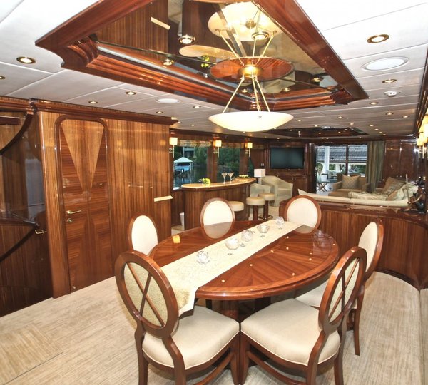 Yacht Yacht SEA YOU LATER Dining