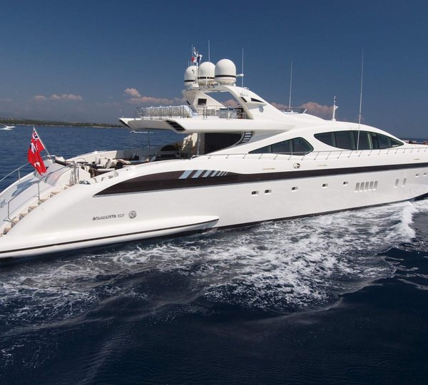 Yacht ZEUS By Overmarine Mangusta - Underway Aft