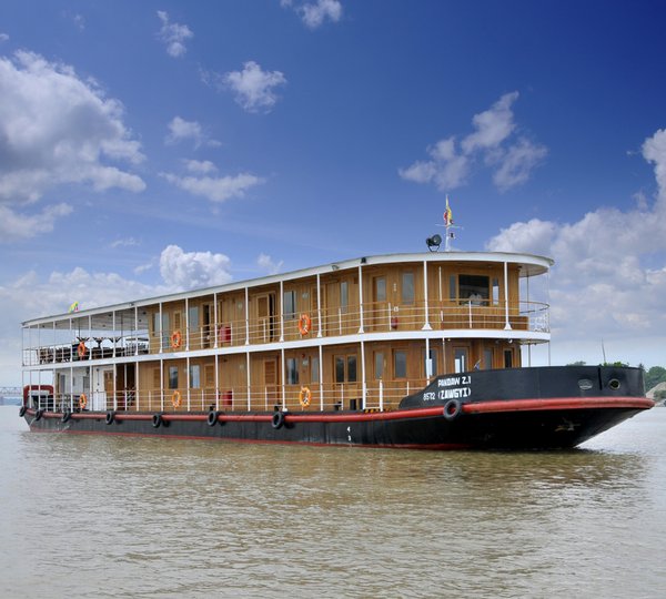 ZAWGYI River Yacht - Bow View