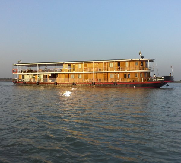 ZAWGYI River Yacht - On The River
