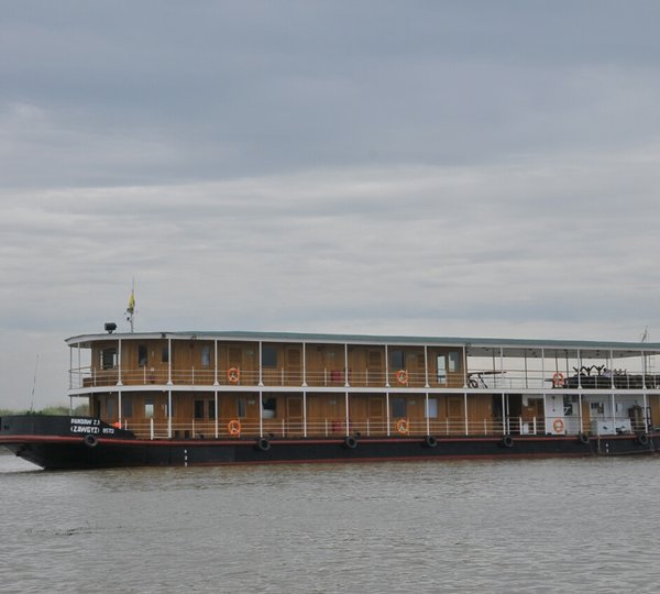 ZAWGYI River Yacht - Profile Shot