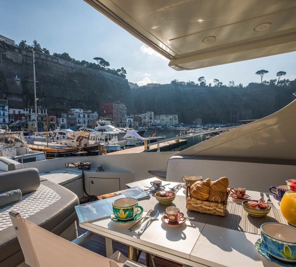 ZEUS Exterior - Aft Deck Breakfast