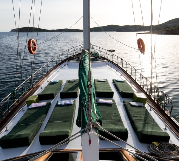 Foredeck and sunpads