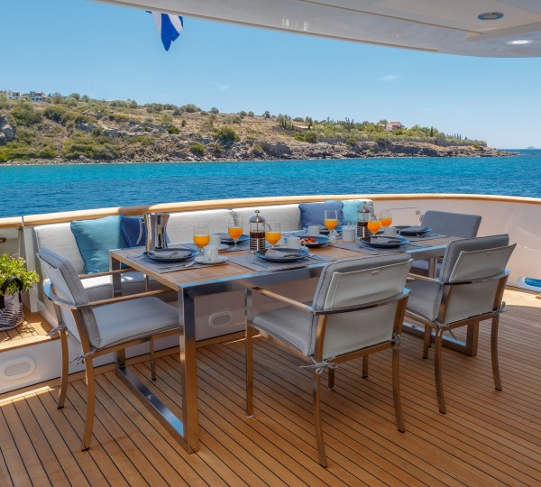Aft Deck - Alfresco Dining Set Up