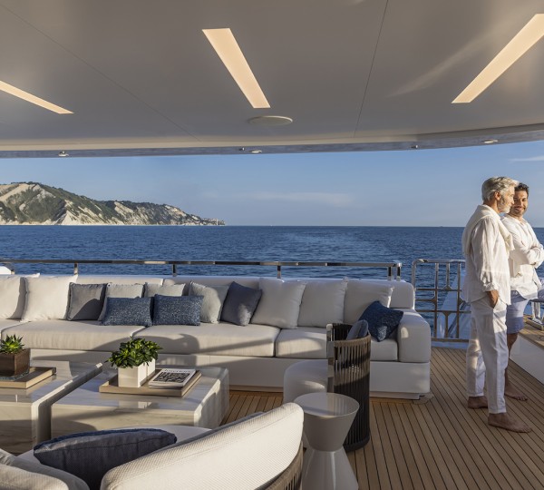 Aft Deck - Lifestyle