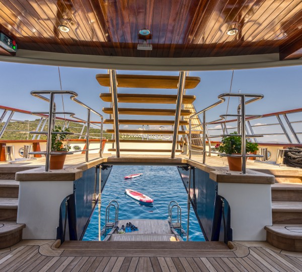 Aft Deck - Swim Platform