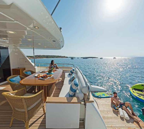 Aft Deck And Swim Platform