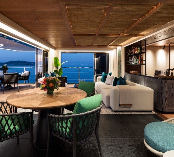 Aft Deck Dining - Photo Jeff Brown