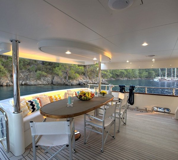 Aft Deck Dining Table Alfresco